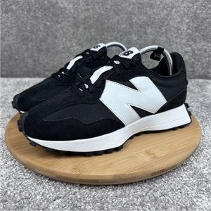 Men’s New Balance 327 size 8 new condition without box.